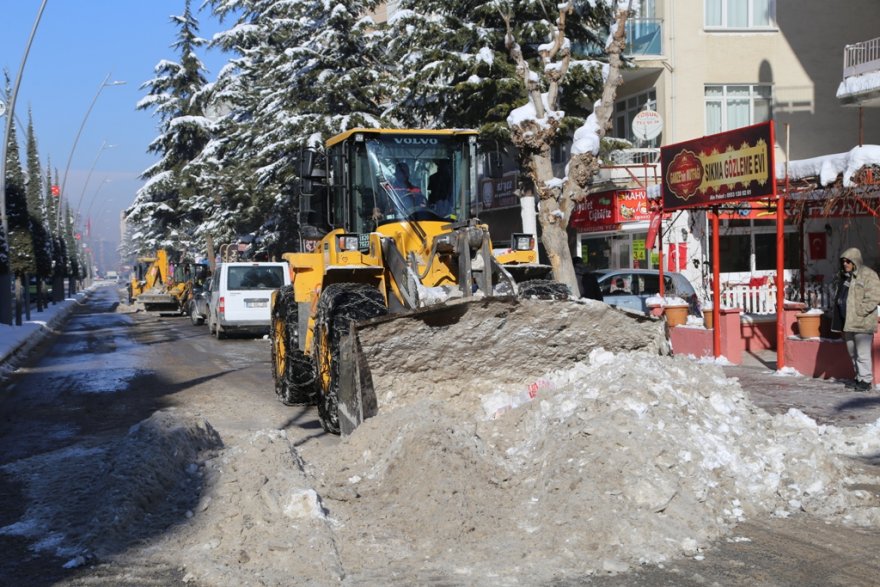 10.01.2019-belediye’nin-kar-mesaisi-suruyor-2.jpg