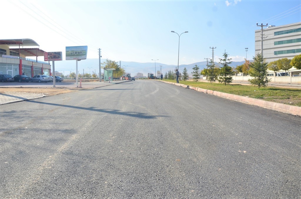 23.10.2019-eregli-belediyesi’nden-hastane-yolu’na-sicak-asfalt-2.jpg