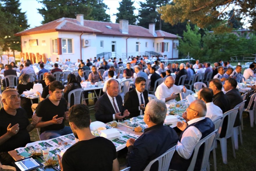 29.05.2019-baskan-oprukcu-iftarda-yol-arkadaslarini-agirladi-1.jpg