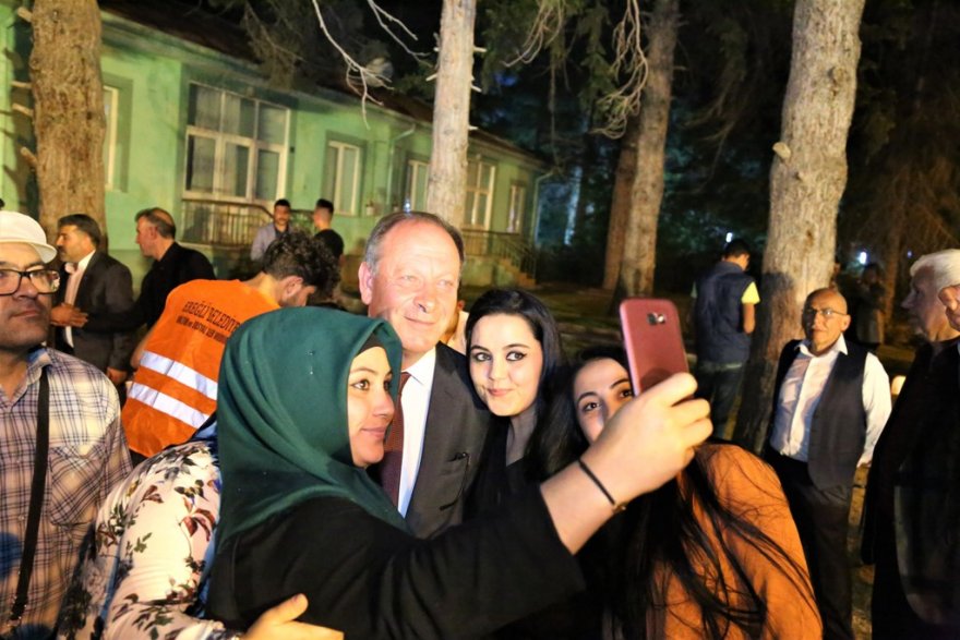 29.05.2019-baskan-oprukcu-iftarda-yol-arkadaslarini-agirladi-8.jpg