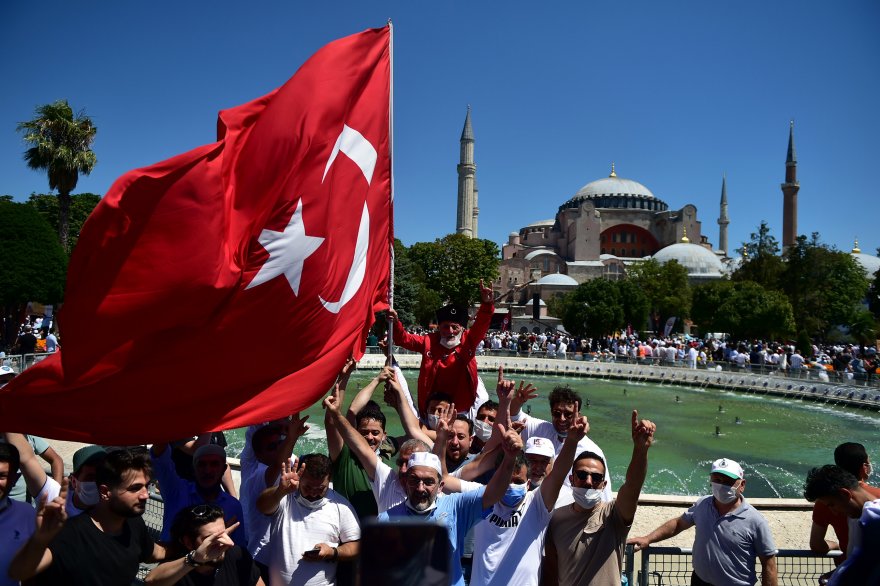 ayasofya-i-kebir-camii-serifinde-ilk-cuma-namazi-003.jpg