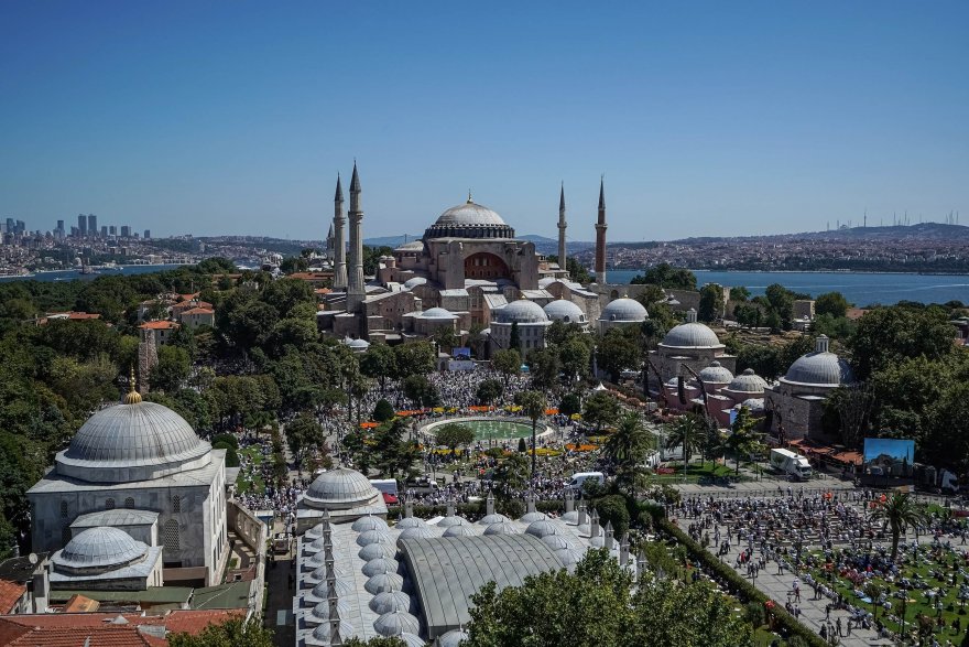 ayasofya-i-kebir-camii-serifinde-ilk-cuma-namazi.jpg