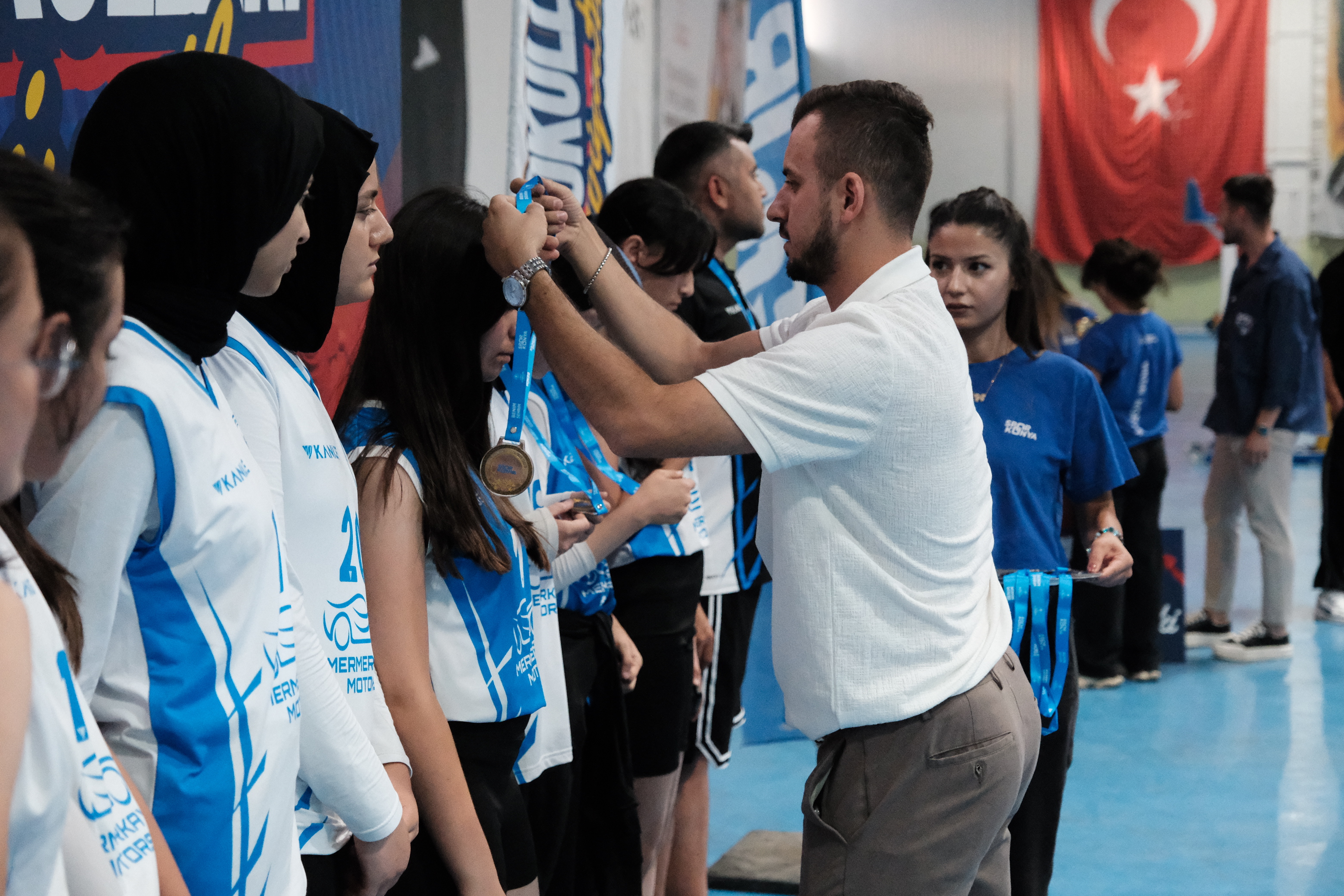 baskan-altay-spor-okullari-olimpiyatlarina-katilan-tum-gencleri-tebrik-etti-002.jpg