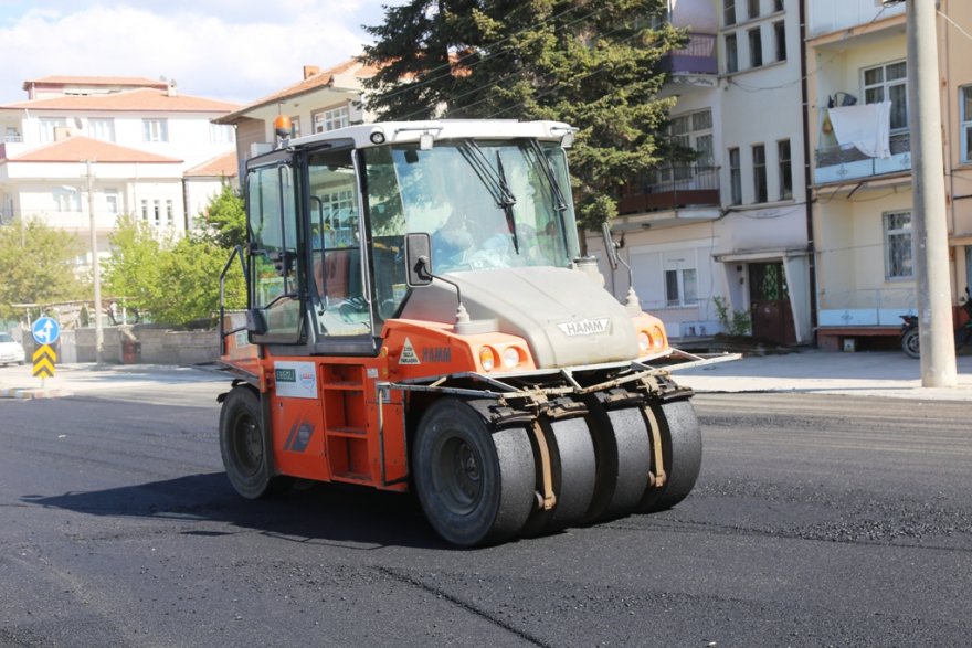 belediyede-sicak-asfalt-seferberligi-gece-gunduz-devam-ediyor-003.jpg