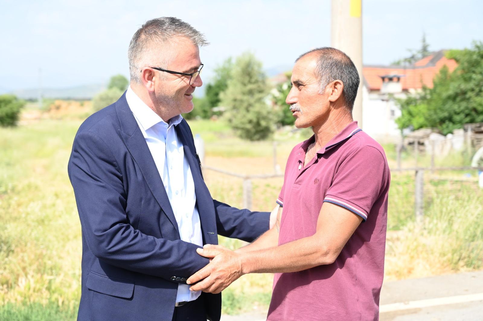 borclanarak-aldiklari-koyunlarinin-kurt-saldirisinda-telef-olmasiyla-uzuntu-yasayan-aileyi-belediye-baskani-hasan-ustaoglu-sevindirdi-003.jpg