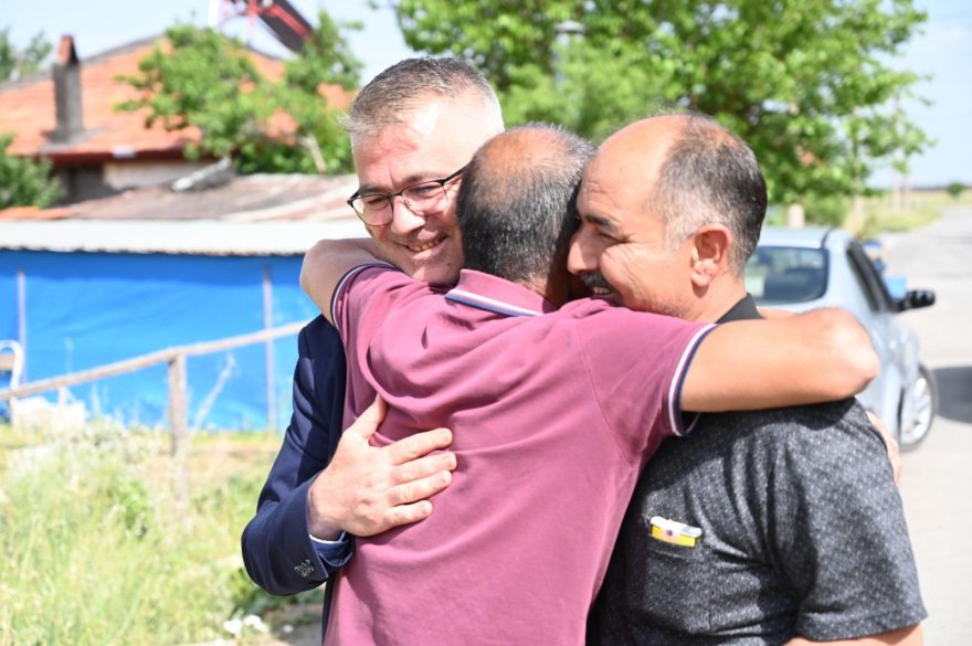 borclanarak-aldiklari-koyunlarinin-kurt-saldirisinda-telef-olmasiyla-uzuntu-yasayan-aileyi-belediye-baskani-hasan-ustaoglu-sevindirdi.jpg