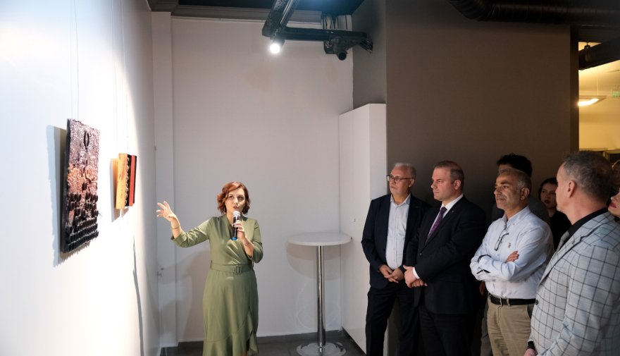 donusen-nesnelerin-sanati-bir-olmak-sergisi-medas-sanat-galerisinde-002.jpeg