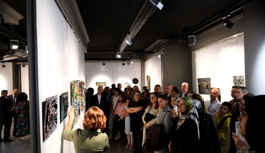 donusen-nesnelerin-sanati-bir-olmak-sergisi-medas-sanat-galerisinde-003.jpeg