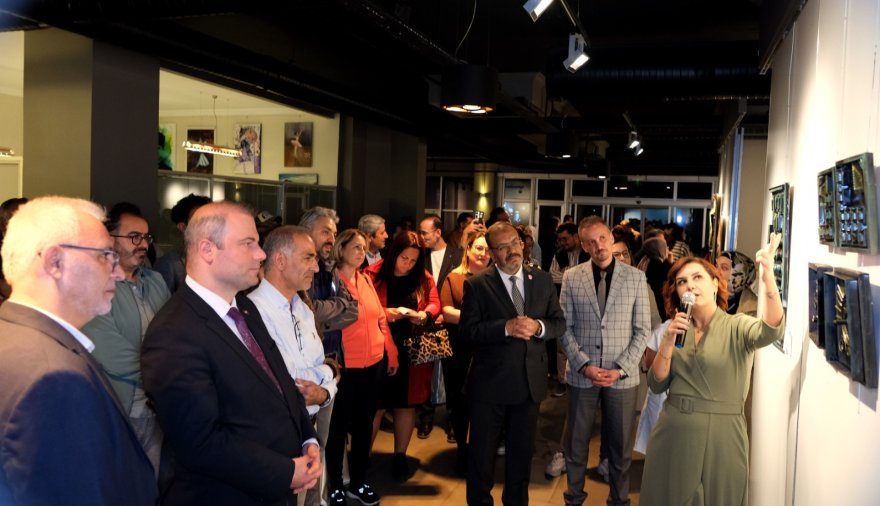 donusen-nesnelerin-sanati-bir-olmak-sergisi-medas-sanat-galerisinde-004.jpeg