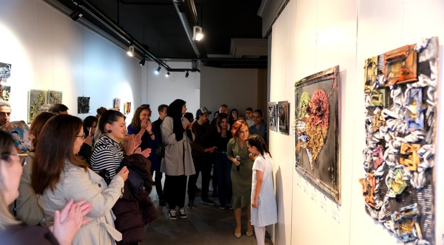 donusen-nesnelerin-sanati-bir-olmak-sergisi-medas-sanat-galerisinde-005.jpeg