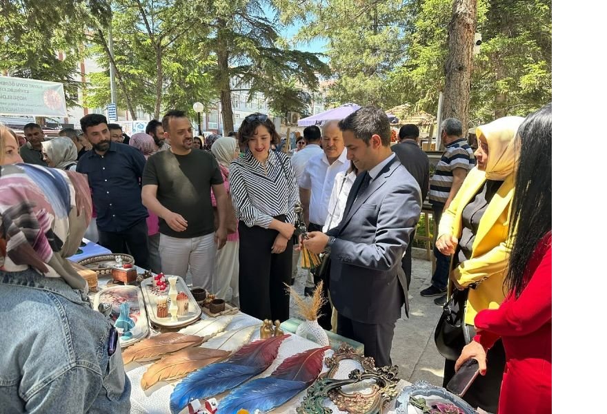 ele-emegi-goz-nuru-urunler-sergilendi.jpg