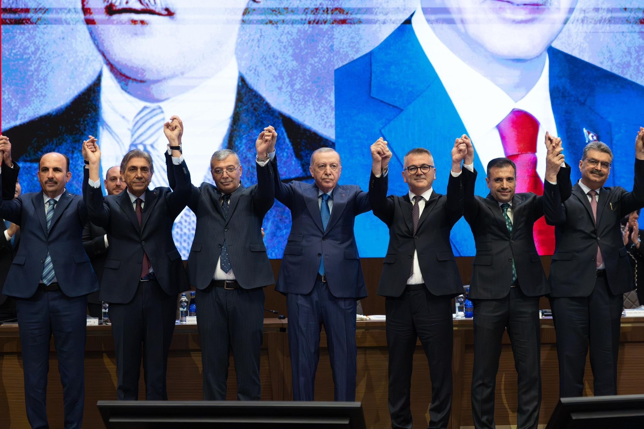 emirgazi-belediye-baskani-mesut-mertcan-ak-partiye-katildi-002.jpg