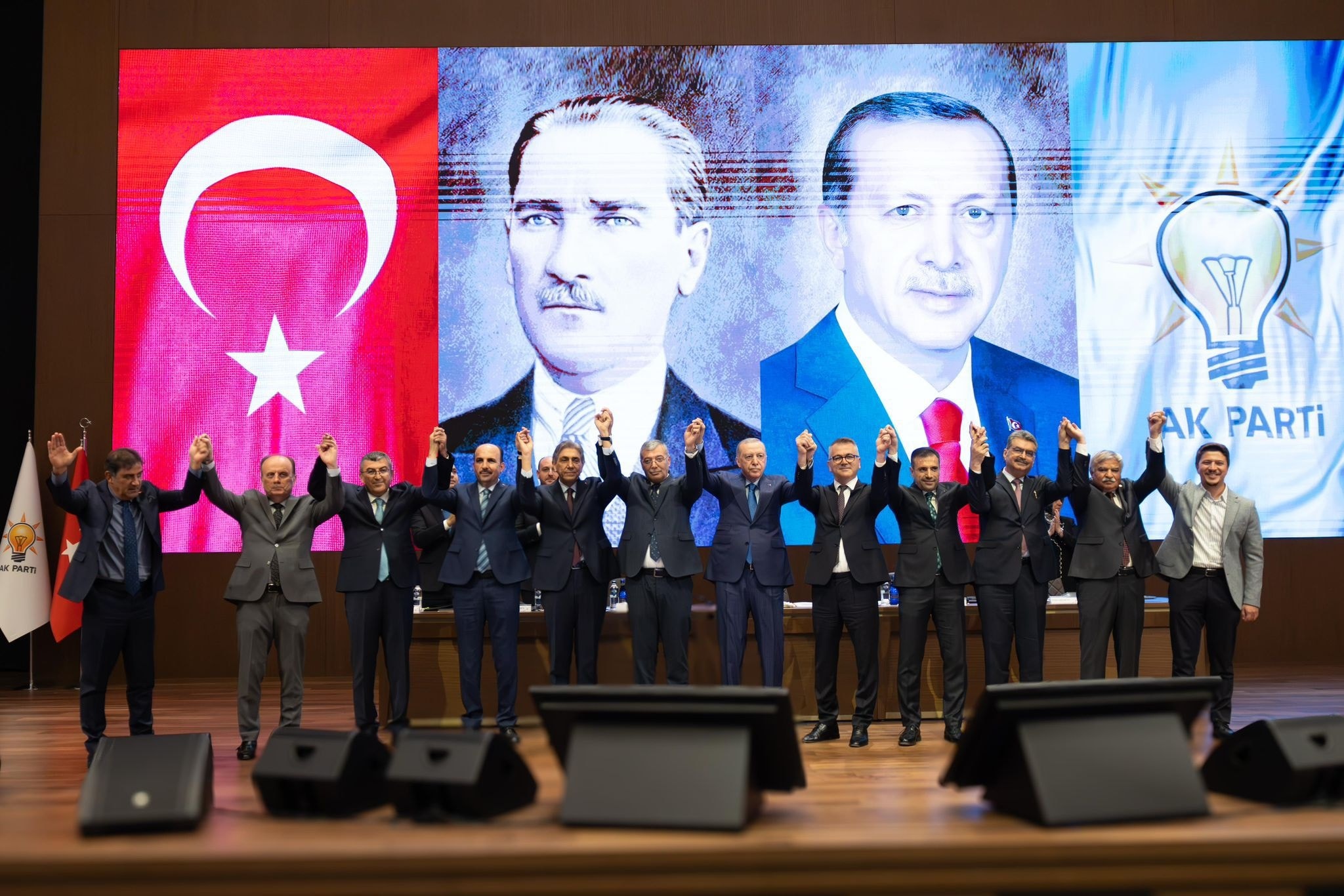 emirgazi-belediye-baskani-mesut-mertcan-ak-partiye-katildi-003.jpg