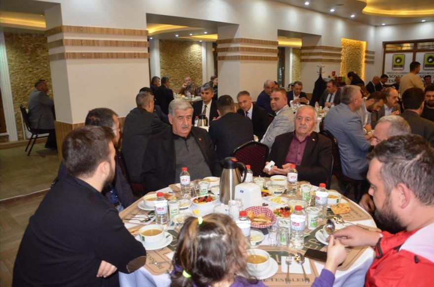 eregli-protokolu-belediye-iftarinda-bulustu-011.jpg