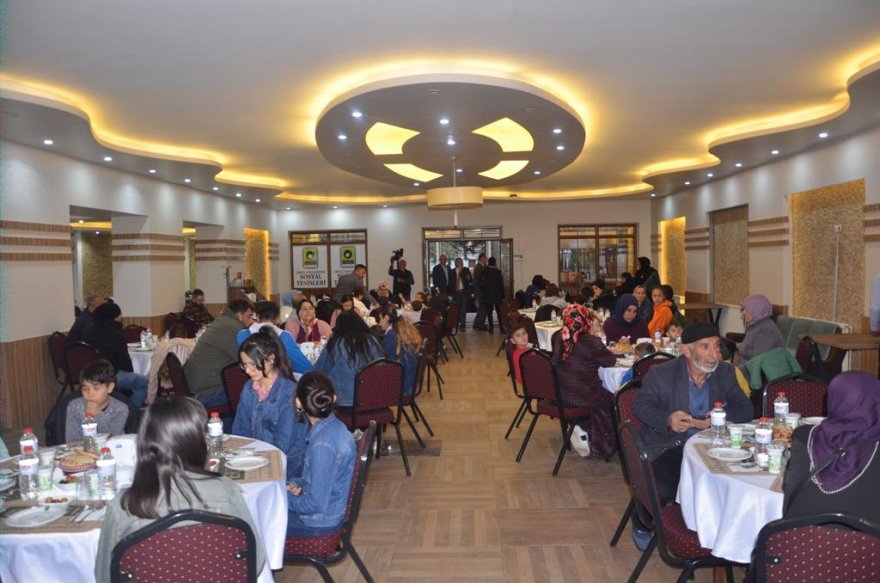 ereglide-kurulan-en-anlamli-iftar-sofrasi-004.jpg