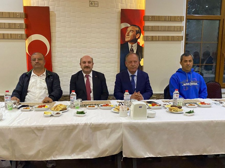 ereglide-kurulan-en-anlamli-iftar-sofrasi.jpeg