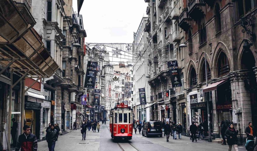 kapak-dunyanin-en-pahali-alisveris-caddeleri-belli-oldu-istiklal-caddesi-de-listeye-girdi-415863.jpg