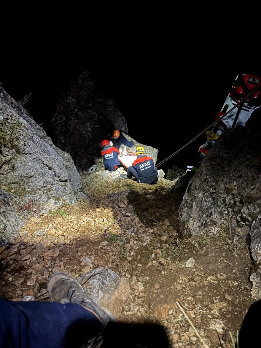 karamanda-kayaliktan-dusen-genc-hayatini-kaybetti-003.webp