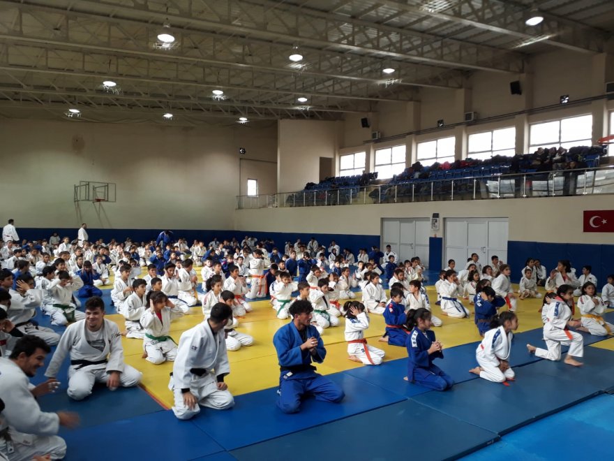 konya-buyuksehir-belediyesi-judo-ogrencilerini-ziyaret-etti.jpg