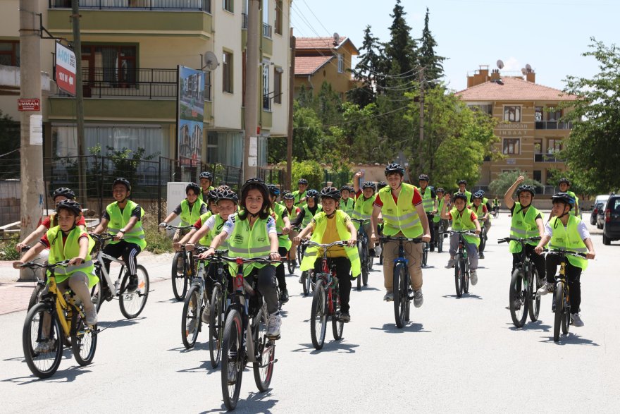 konya-buyuksehir-guvenli-okul-yollari-projesiyle-turkiyeye-ornek-oluyor-004.jpg