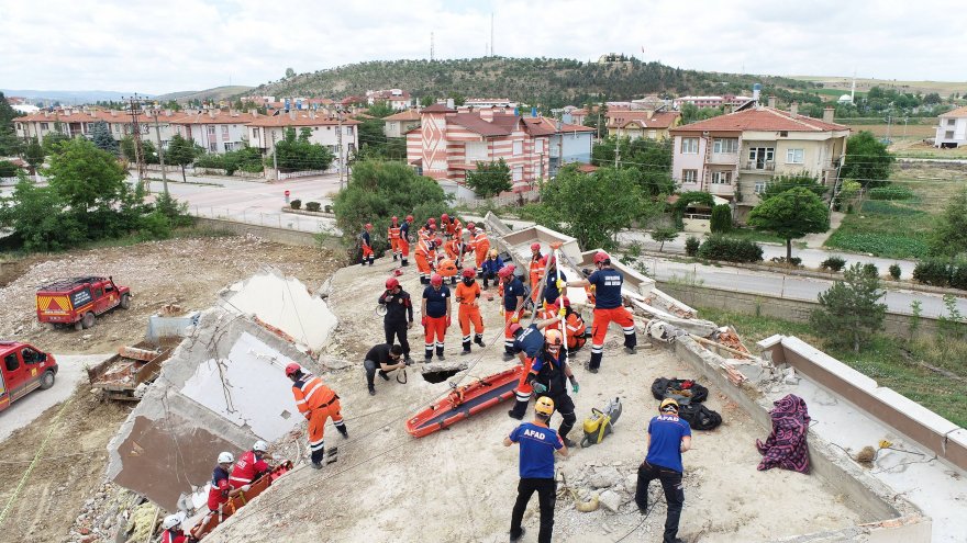 konya-buyuksehir-itfaiyesinden-nefes-kesen-deprem-tatbikati.jpg