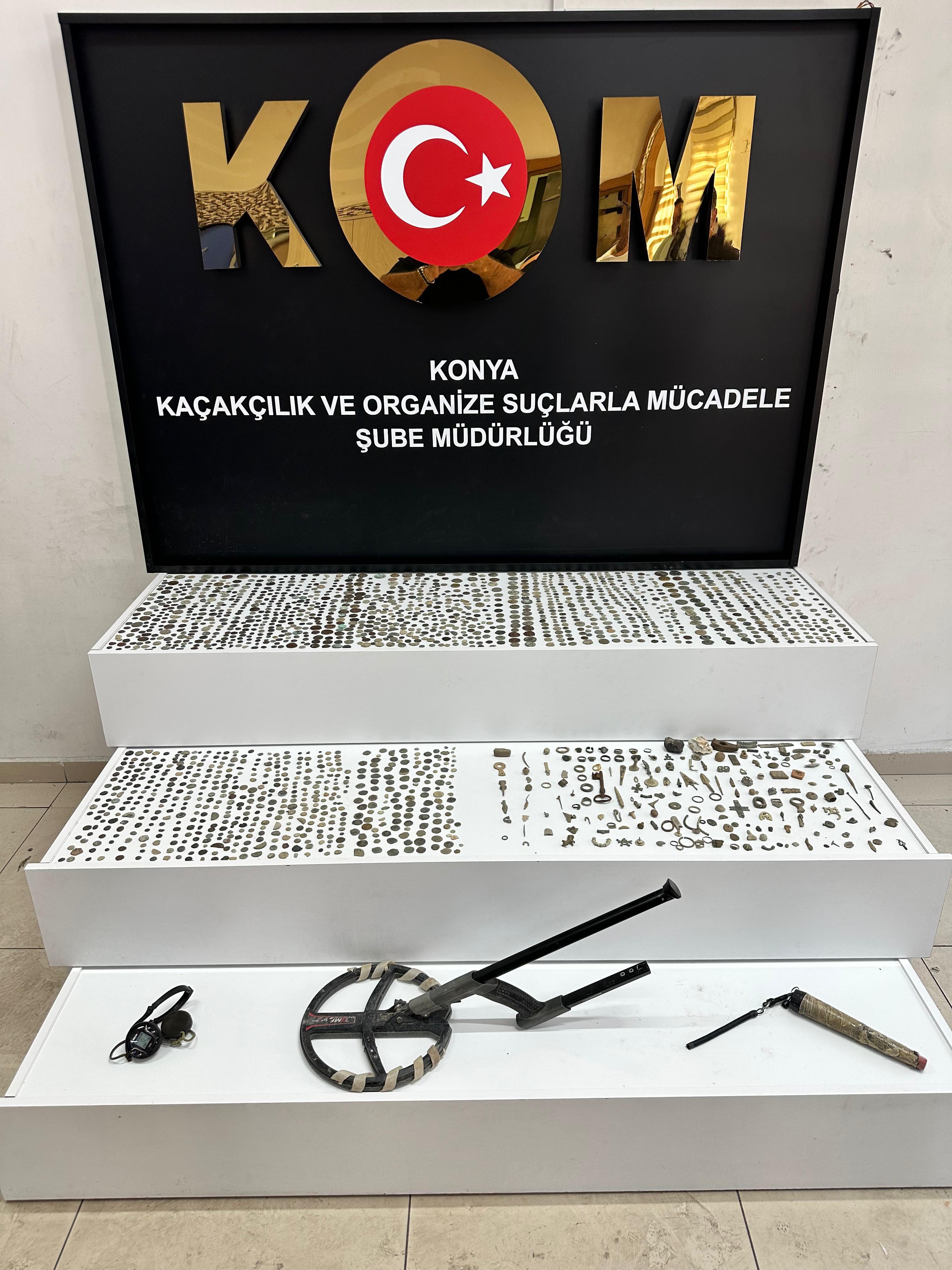 konyada-duzenlenen-operasyonda-bin-912-sikke-ve-196-tarihi-eser-niteliginde-obje-ele-gecirildi.jpg