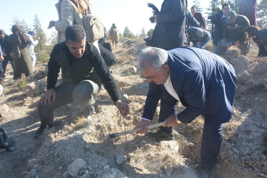 konyada-gazeteciler-hatira-ormanina-5-bin-fidan-dikildi-003.jpg