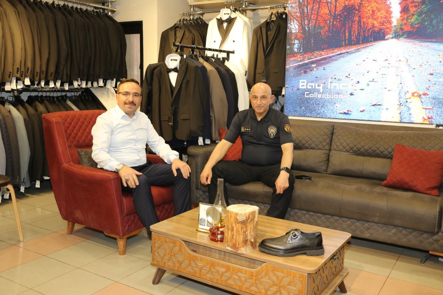 maksut-yuksekten-tarihi-bedesten-carsisina-ziyaret.jpg