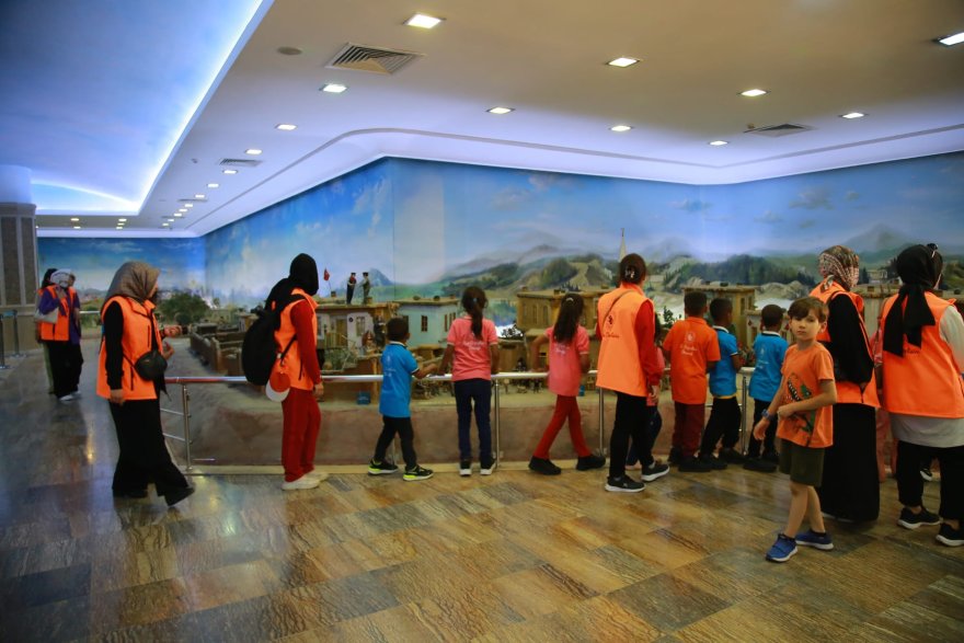 mevsimlik-tarim-iscilerinin-cocuklarina-sehir-turu-ve-bowling-keyfi-002.jpg