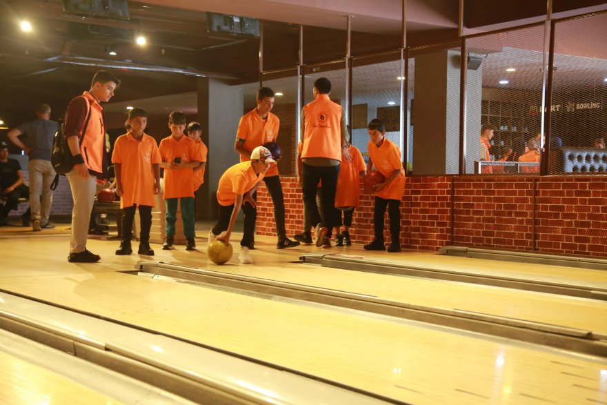 mevsimlik-tarim-iscilerinin-cocuklarina-sehir-turu-ve-bowling-keyfi.jpg
