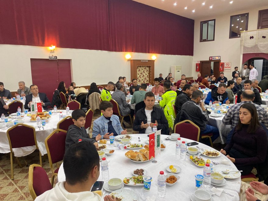 polis-haftasinda-emniyet-mensuplari-ve-protokol-iftarda-bulustu-005.jpeg