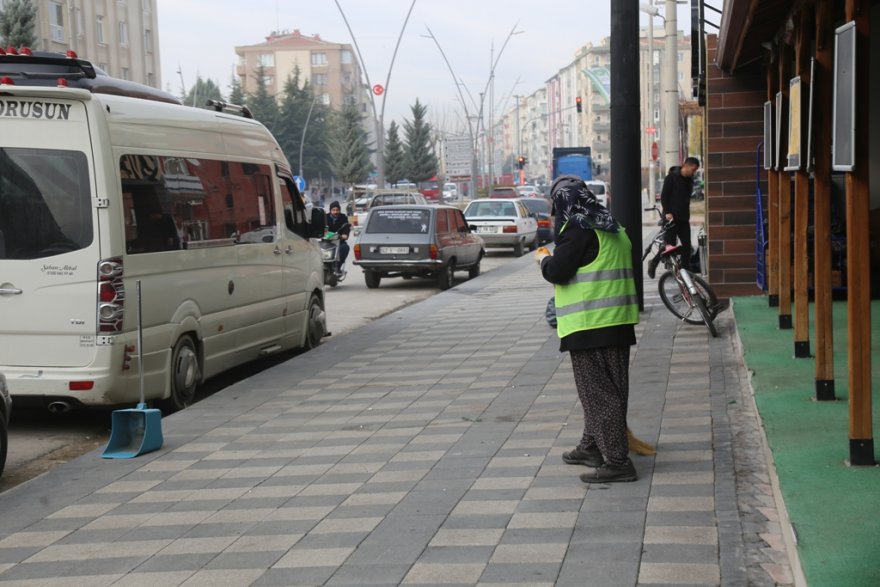 temizlik-isleri-mudurlugu-sehrin-dort-bir-tarafinda-temizlik-calismalari-gerceklestiriyor-002.jpg