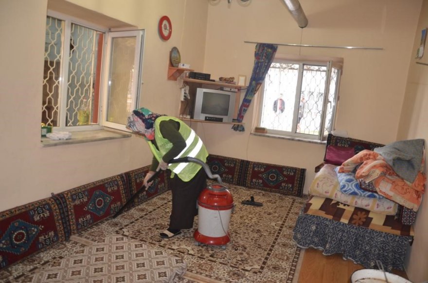 thumbnail_27.12.2019-eregli-belediyesi-evde-bakim-hizmeti-ile-gonullere-giriyor-1.jpg