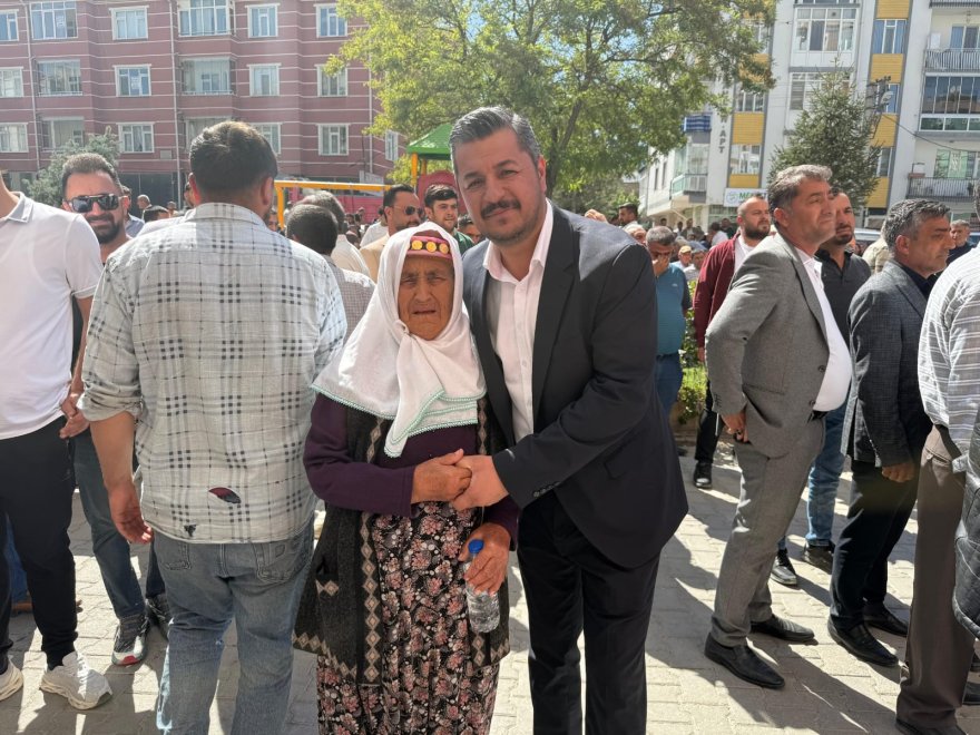 yunus-celik-secim-burosu-acilisi-miting-havasinda-gerceklesti.jpg